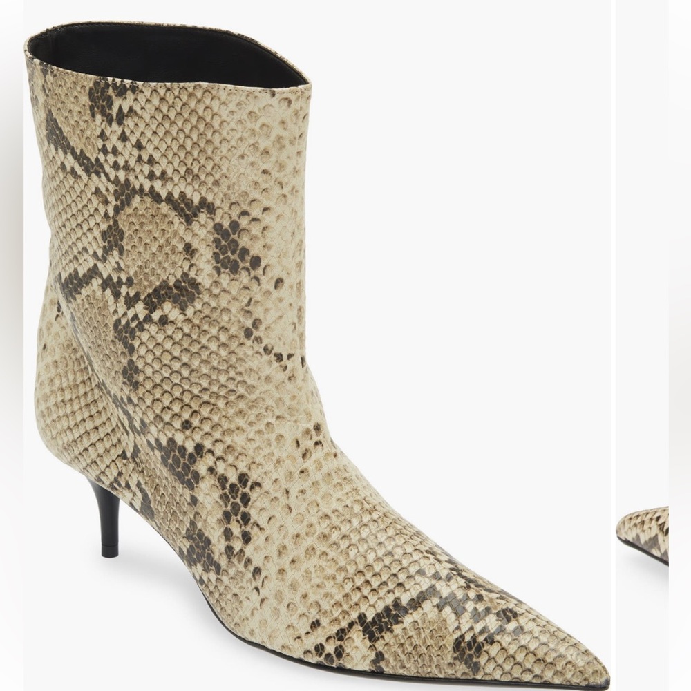 SCHUTZ Cream and Black Heeled Boots with Sleek Design